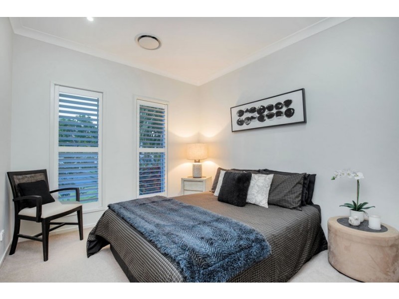 8 Sunset Place, Jacobs Well QLD 4208