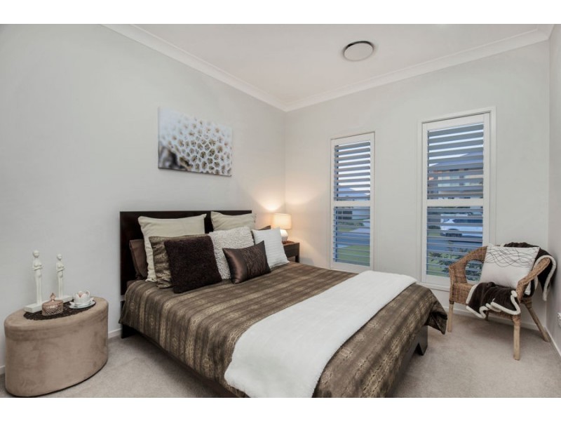 8 Sunset Place, Jacobs Well QLD 4208