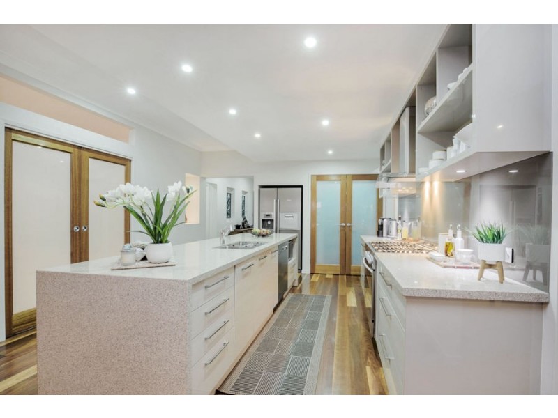 8 Sunset Place, Jacobs Well QLD 4208