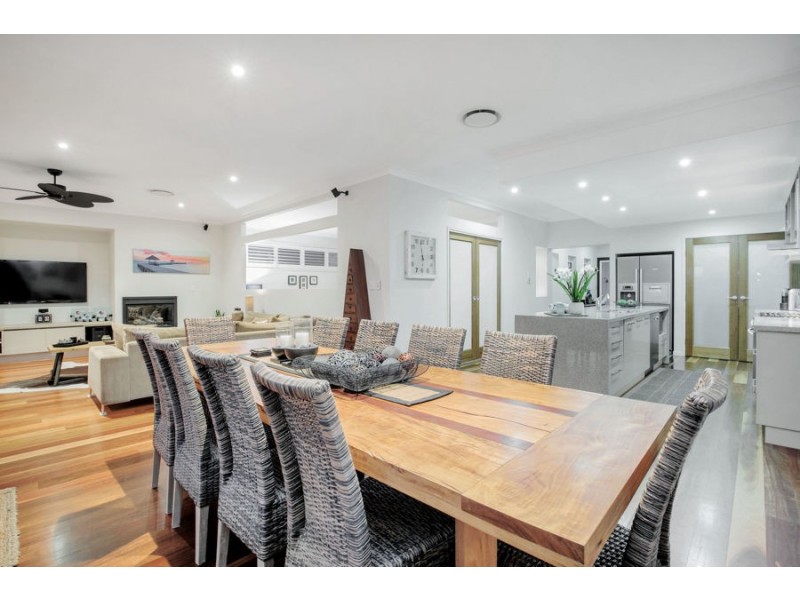 8 Sunset Place, Jacobs Well QLD 4208