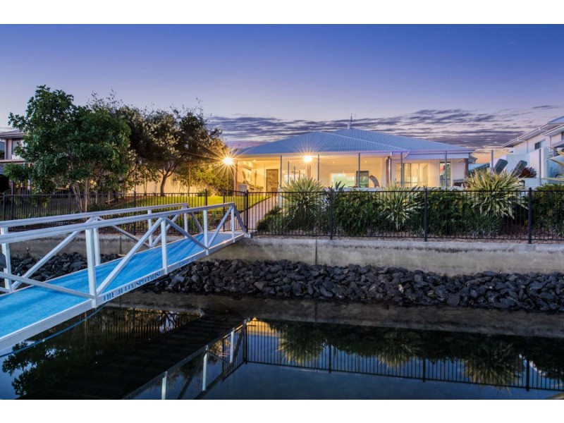 8 Sunset Place, Jacobs Well QLD 4208