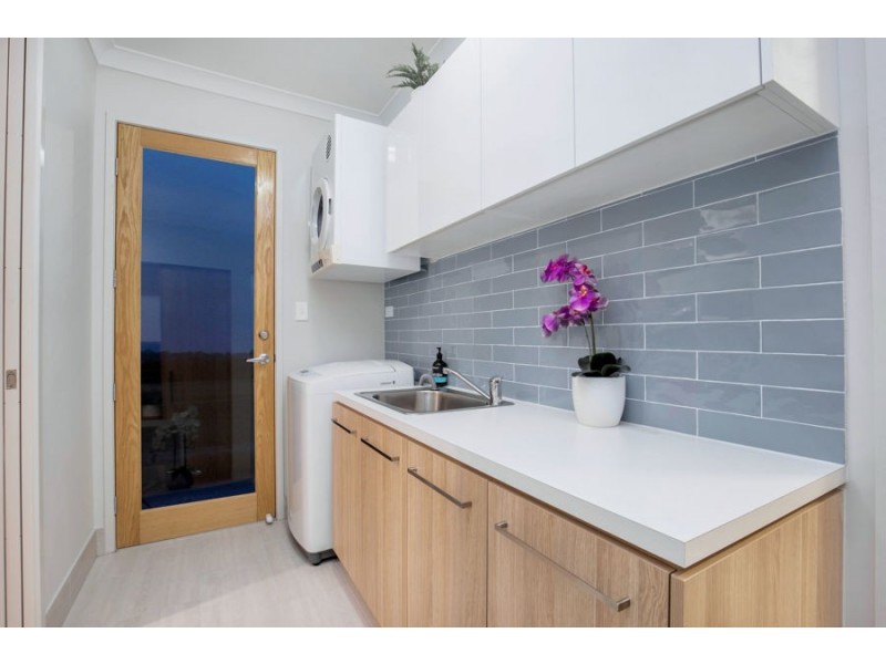 49 Poinciana Place, Jacobs Well QLD 4208