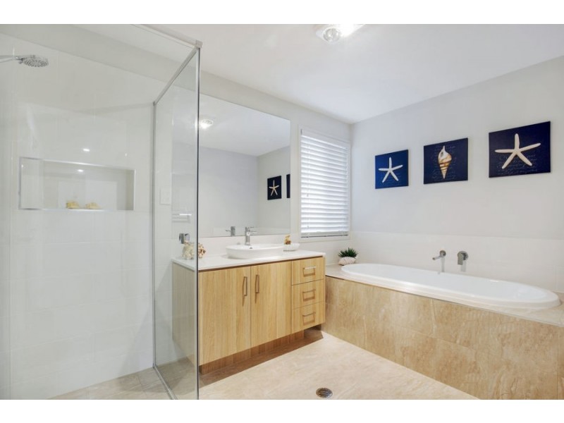 49 Poinciana Place, Jacobs Well QLD 4208