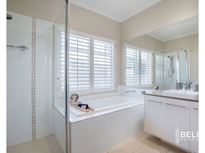 14 Marina Parade, Jacobs Well QLD 4208