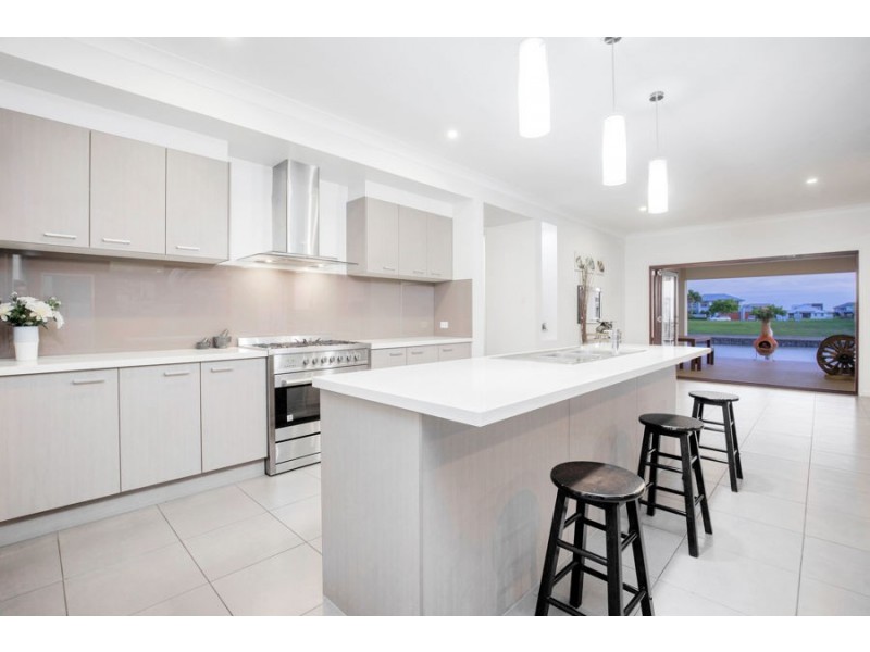 31 Marina Parade, Jacobs Well QLD 4208