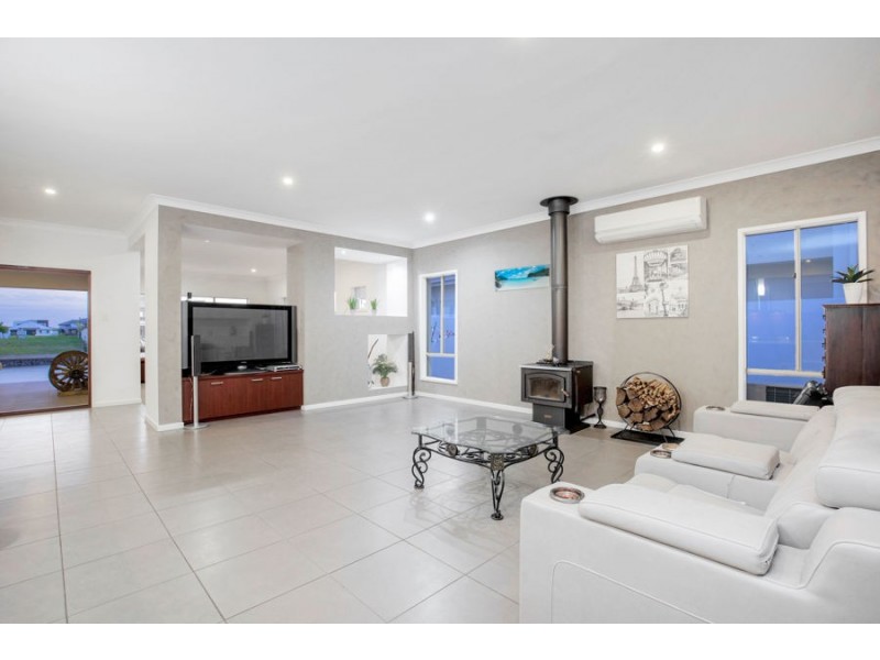 31 Marina Parade, Jacobs Well QLD 4208