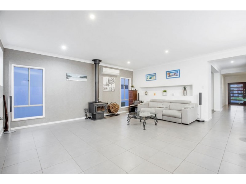 31 Marina Parade, Jacobs Well QLD 4208