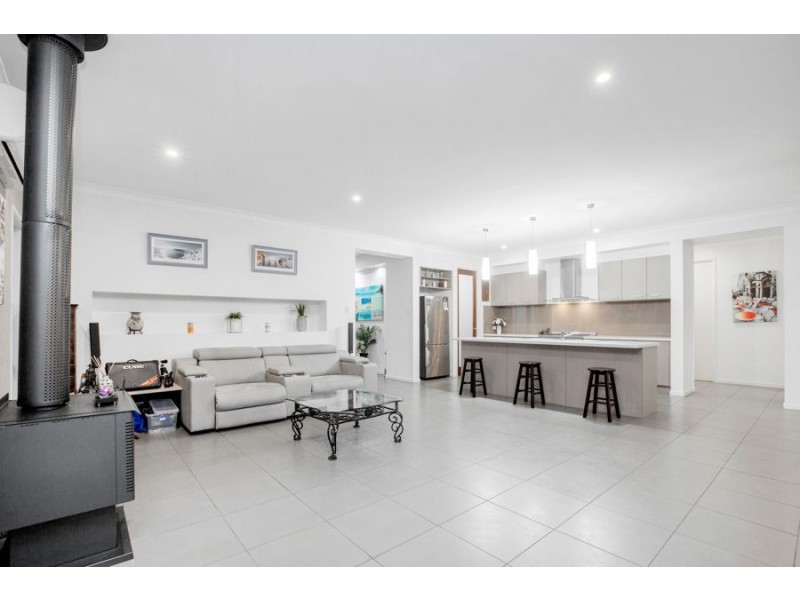 31 Marina Parade, Jacobs Well QLD 4208