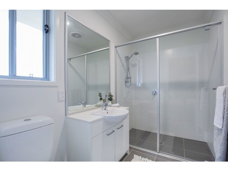 26 Bayside Avenue, Jacobs Well QLD 4208