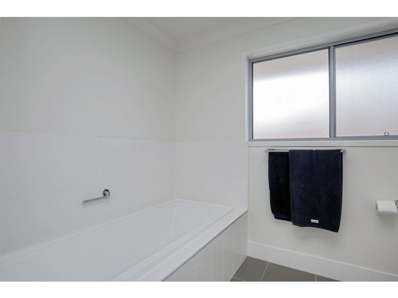 26 Bayside Avenue, Jacobs Well QLD 4208