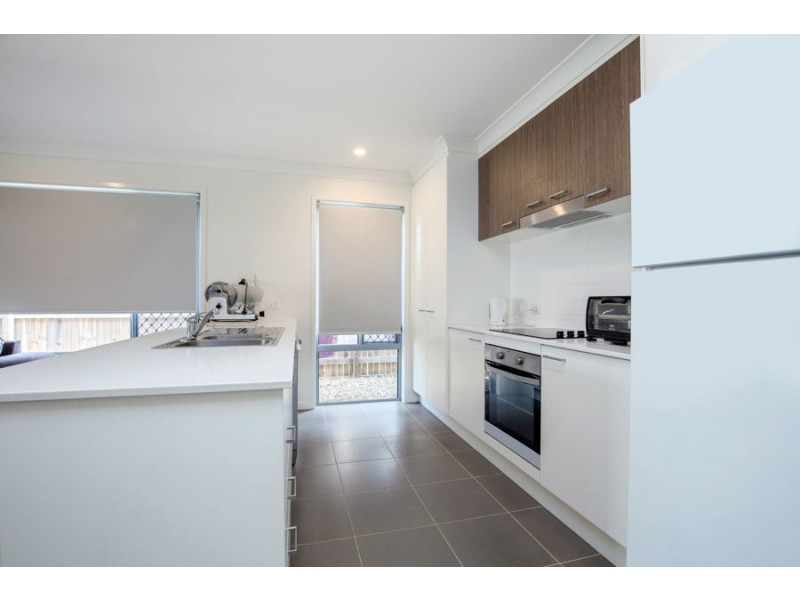 6 Blue Bay Street, Jacobs Well QLD 4208