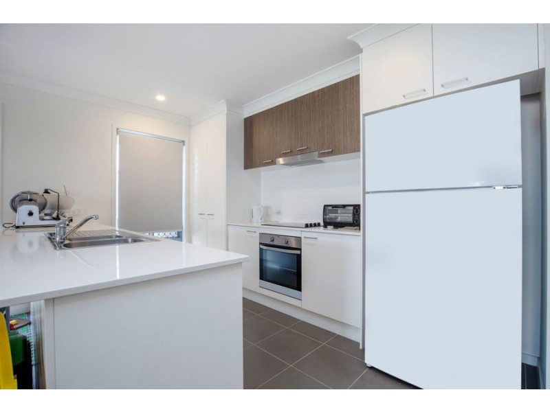 6 Blue Bay Street, Jacobs Well QLD 4208