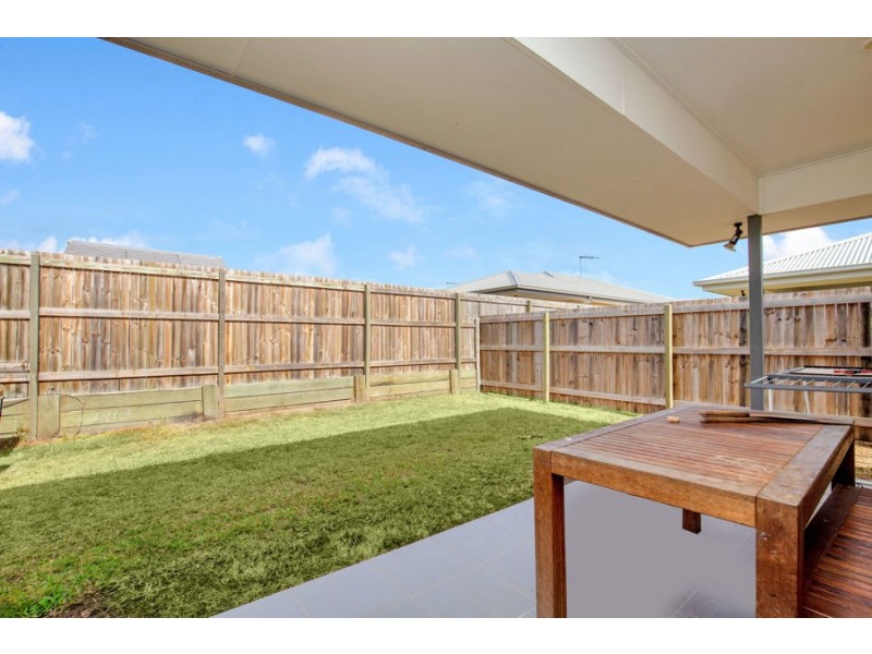 6 Blue Bay Street, Jacobs Well QLD 4208