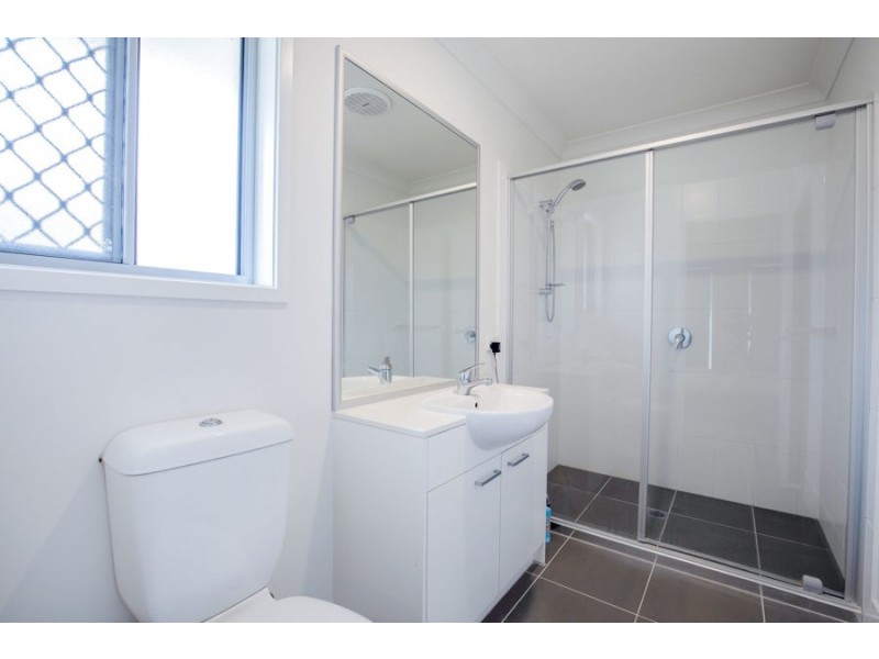 6 Blue Bay Street, Jacobs Well QLD 4208