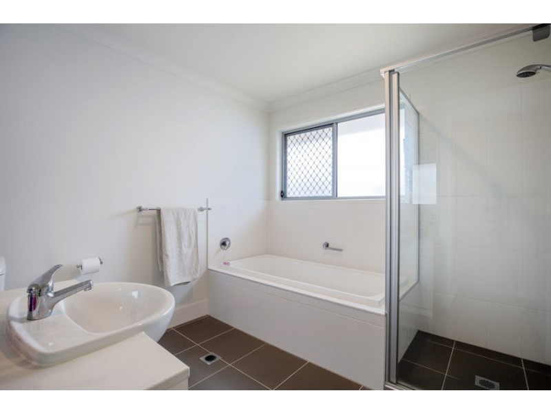 6 Blue Bay Street, Jacobs Well QLD 4208