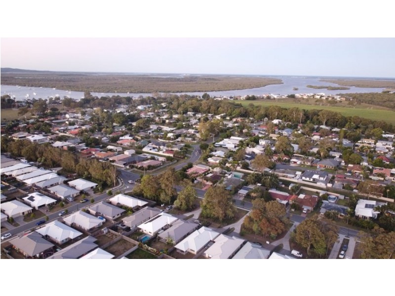 6 Blue Bay Street, Jacobs Well QLD 4208