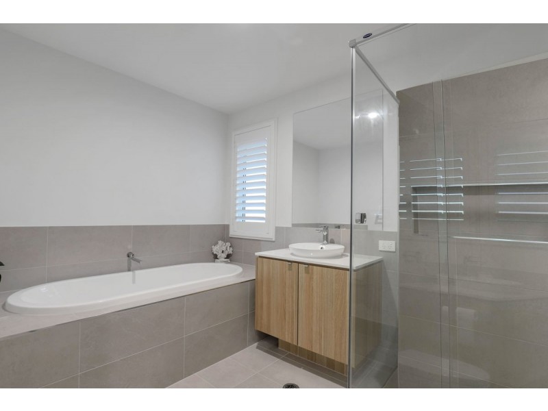 28 Moreton Drive, Jacobs Well QLD 4208