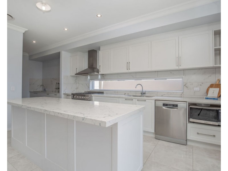 36 Poinciana Place, Jacobs Well QLD 4208