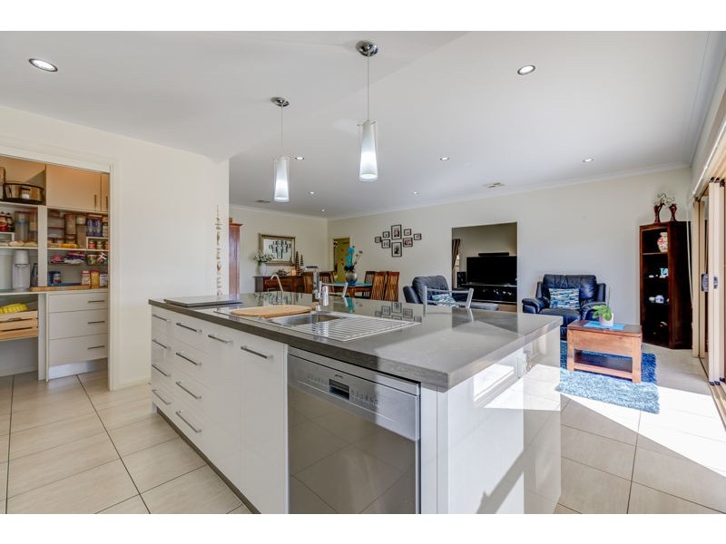 41 Esplanade, Jacobs Well QLD 4208