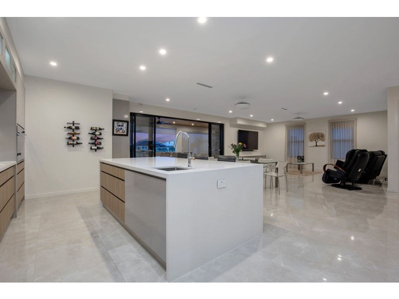 4 Poinciana Place, Jacobs Well QLD 4208