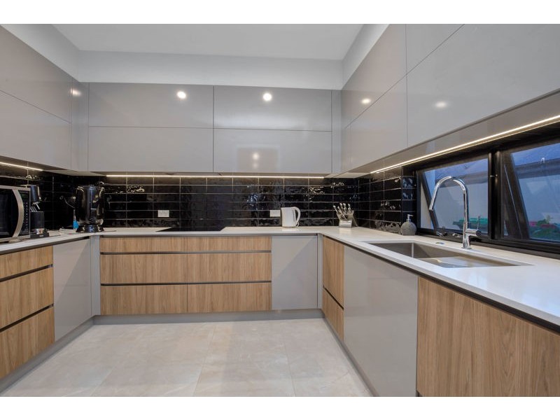 4 Poinciana Place, Jacobs Well QLD 4208