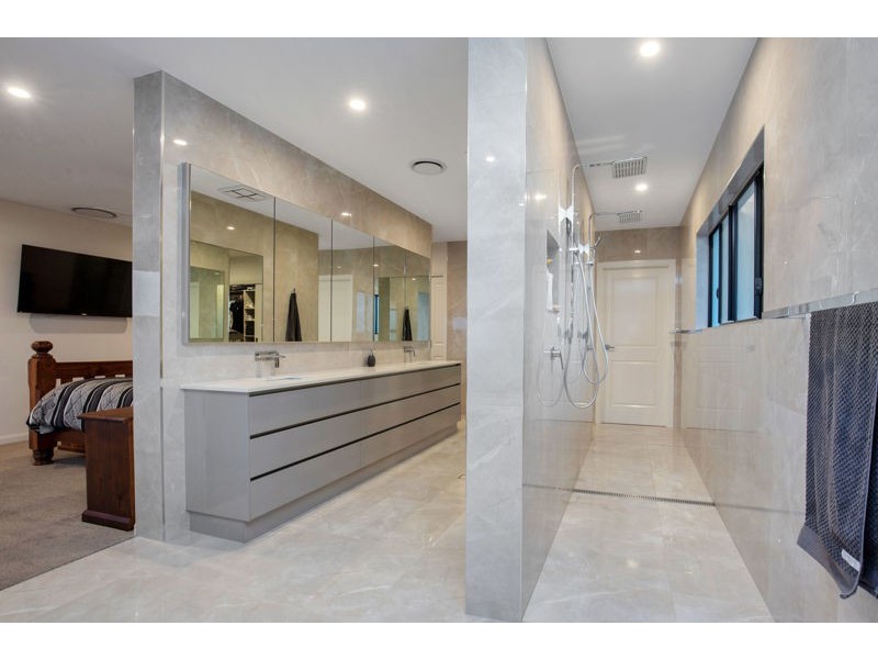 4 Poinciana Place, Jacobs Well QLD 4208
