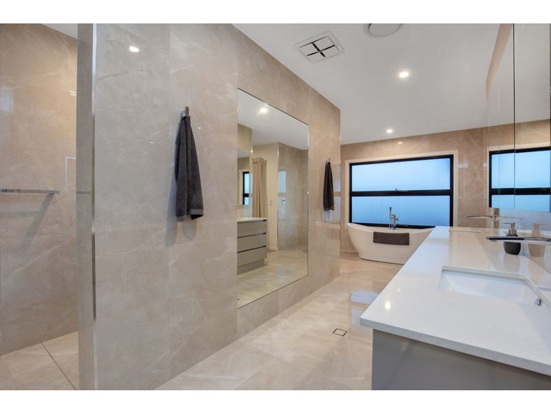 4 Poinciana Place, Jacobs Well QLD 4208