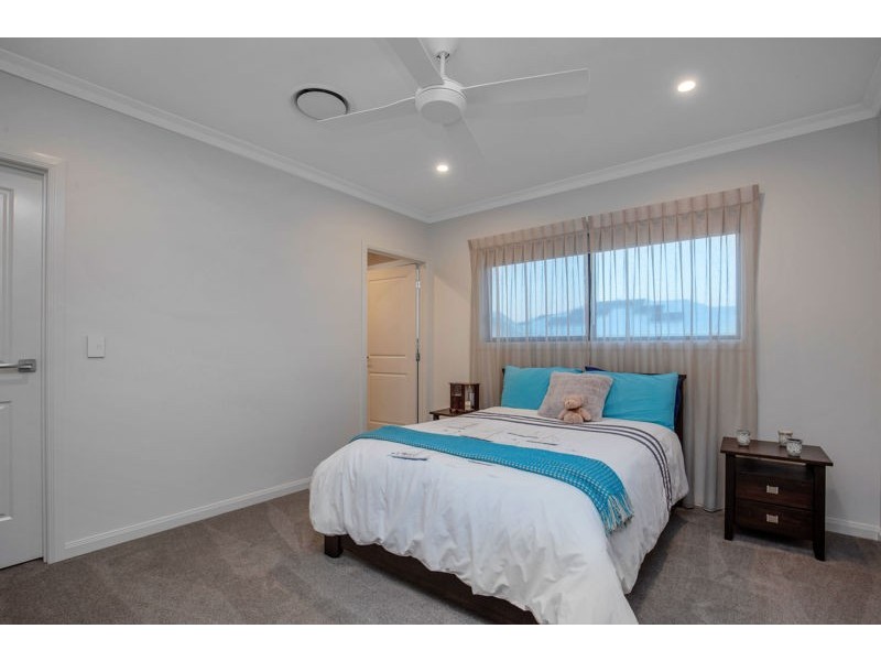 4 Poinciana Place, Jacobs Well QLD 4208