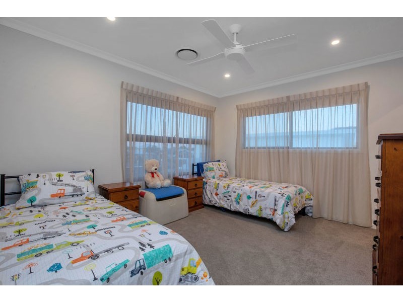 4 Poinciana Place, Jacobs Well QLD 4208