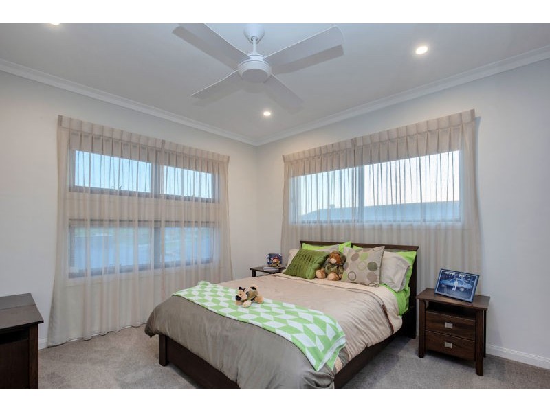 4 Poinciana Place, Jacobs Well QLD 4208