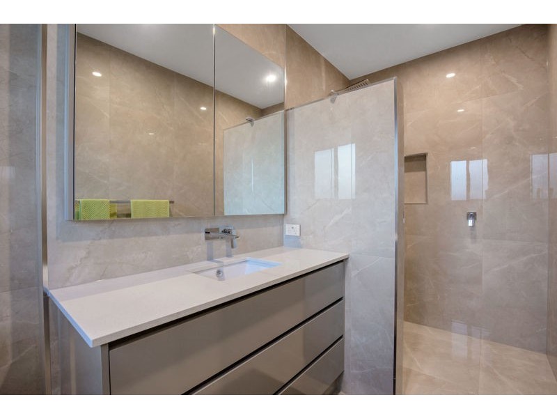4 Poinciana Place, Jacobs Well QLD 4208