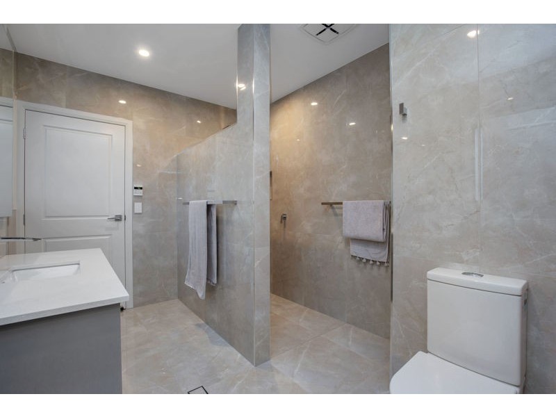 4 Poinciana Place, Jacobs Well QLD 4208