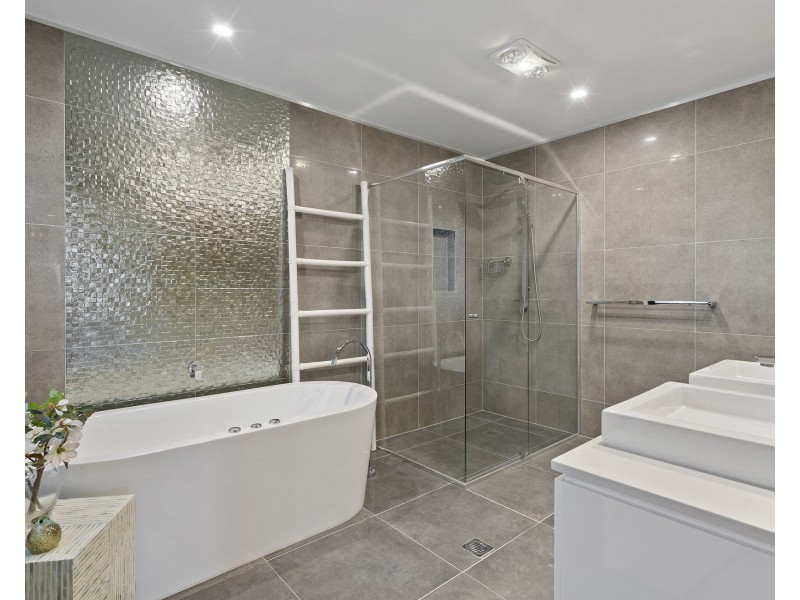 3 Adrian Court, Jacobs Well QLD 4208