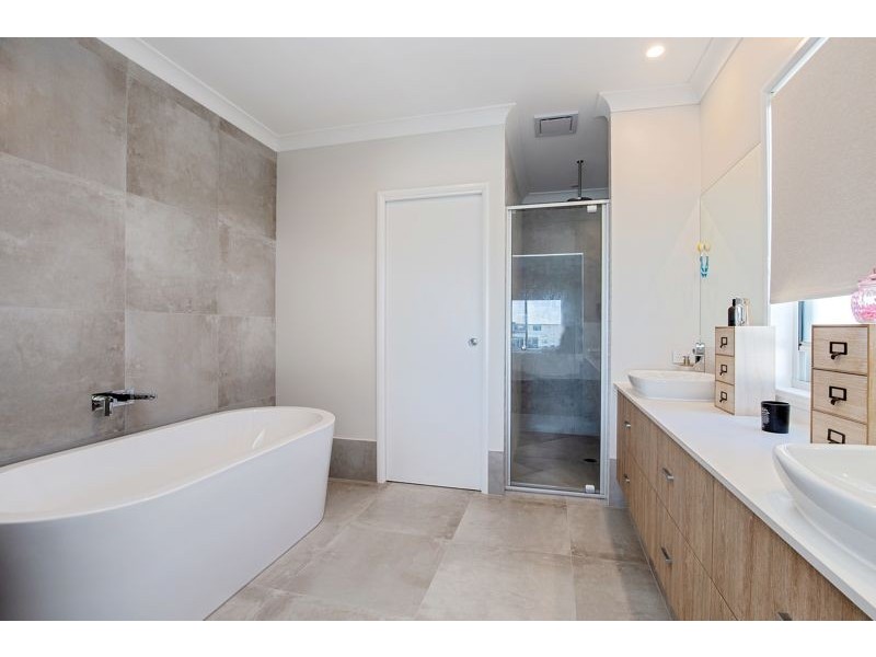 44 Poinciana Drive, Jacobs Well QLD 4208