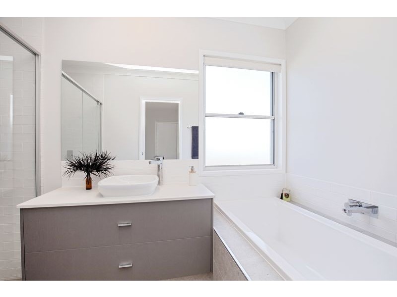 44 Poinciana Drive, Jacobs Well QLD 4208