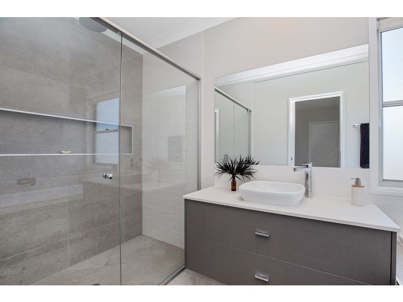 44 Poinciana Drive, Jacobs Well QLD 4208