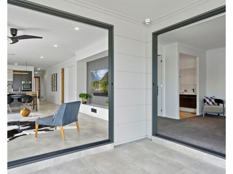 13 Moreton Drive, Jacobs Well QLD 4208