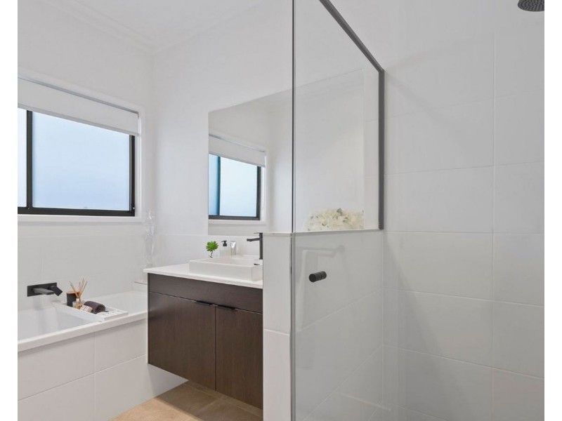 13 Moreton Drive, Jacobs Well QLD 4208