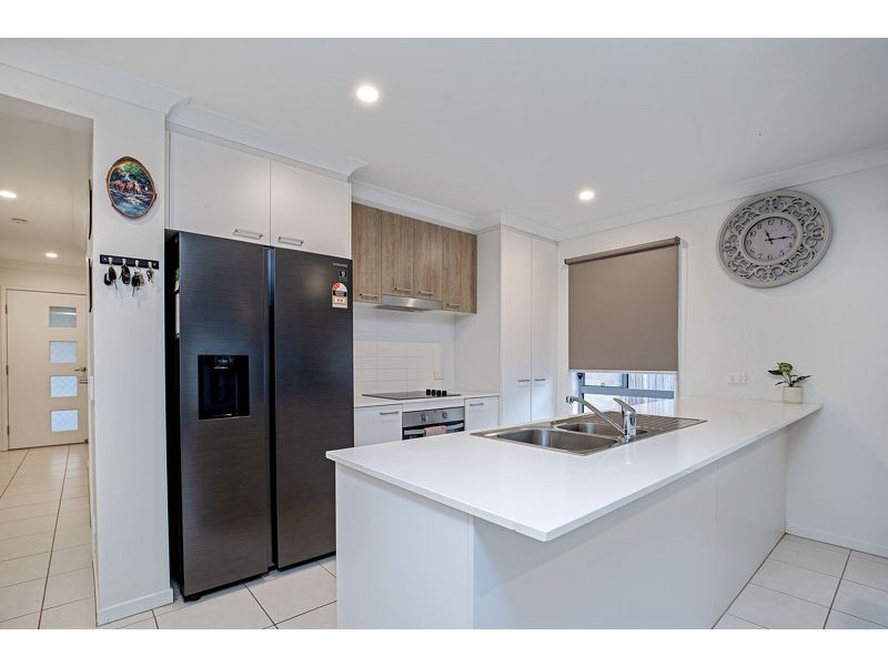 3 Helmore Road, Jacobs Well QLD 4208