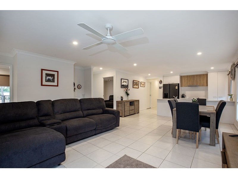 3 Helmore Road, Jacobs Well QLD 4208