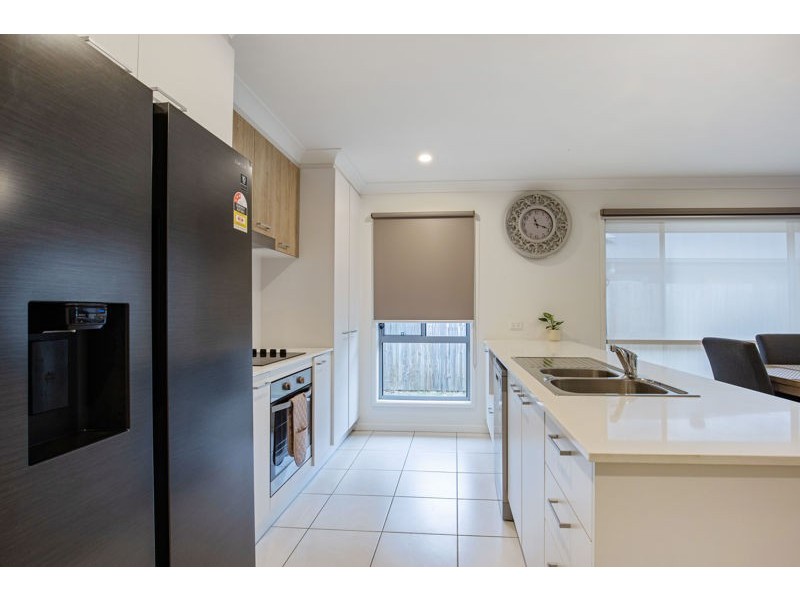 3 Helmore Road, Jacobs Well QLD 4208