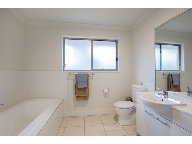 3 Helmore Road, Jacobs Well QLD 4208