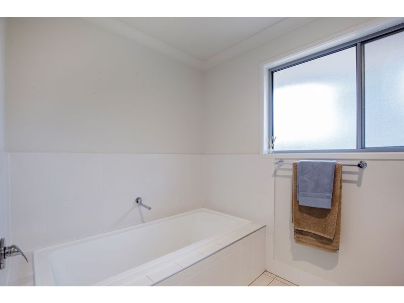 3 Helmore Road, Jacobs Well QLD 4208