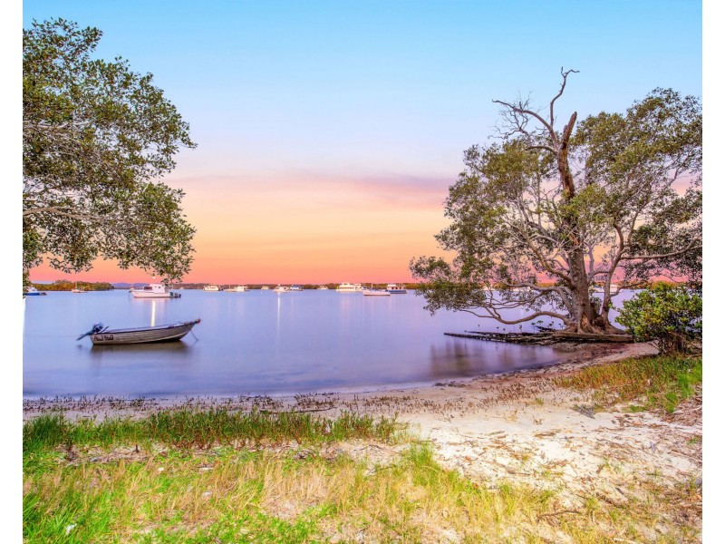 2 Bay Drive, Jacobs Well QLD 4208