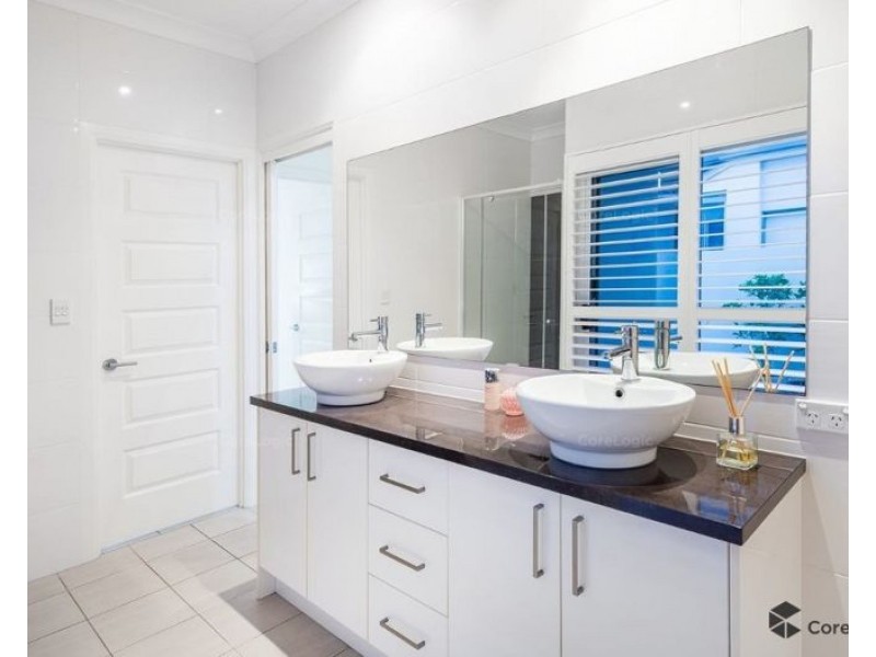 11 Windward Place, Jacobs Well QLD 4208