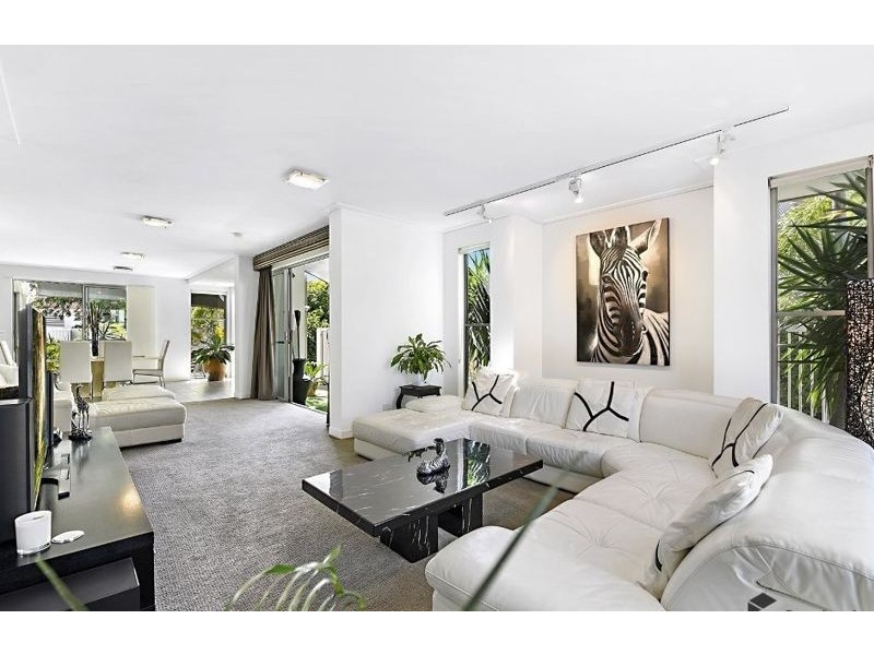 45 Harbour Rise, Hope Island QLD 4212