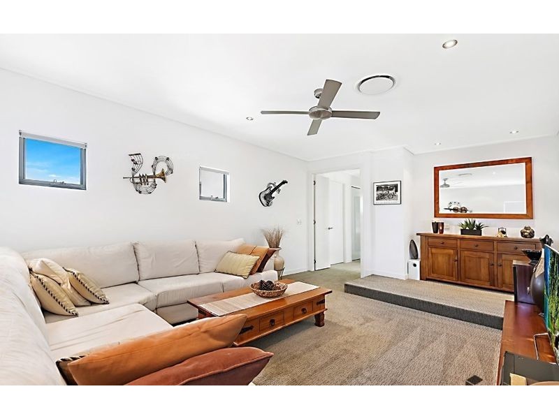 45 Harbour Rise, Hope Island QLD 4212