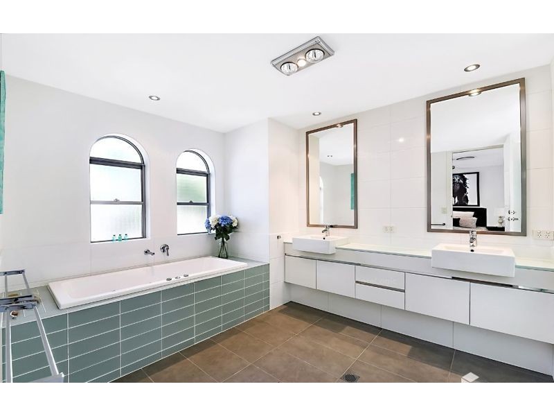 45 Harbour Rise, Hope Island QLD 4212