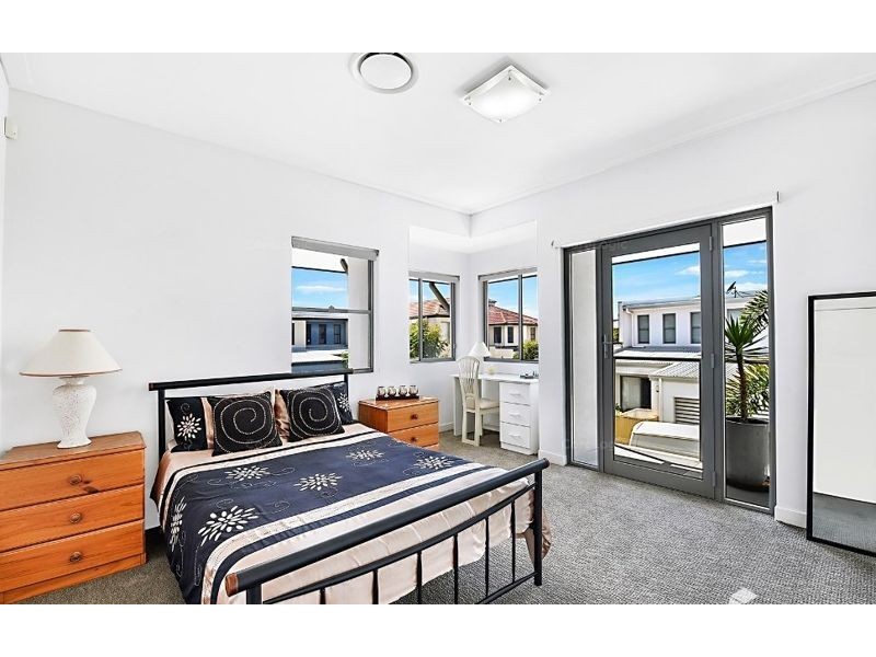 45 Harbour Rise, Hope Island QLD 4212