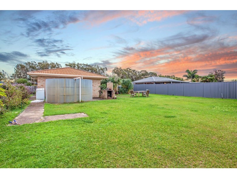 16 Helmore Road, Jacobs Well QLD 4208